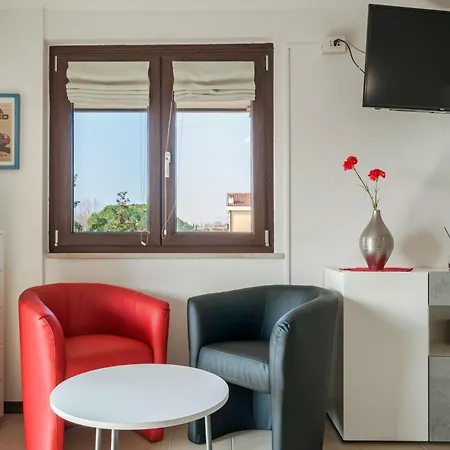 Casa Lugana 15 - Monolocale Con Piscina Fronte Sirmione
