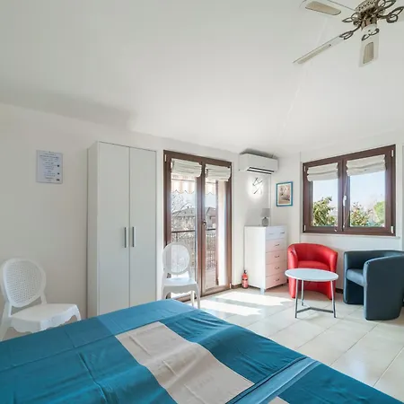 Casa Lugana 15 - Monolocale Con Piscina Fronte Sirmione